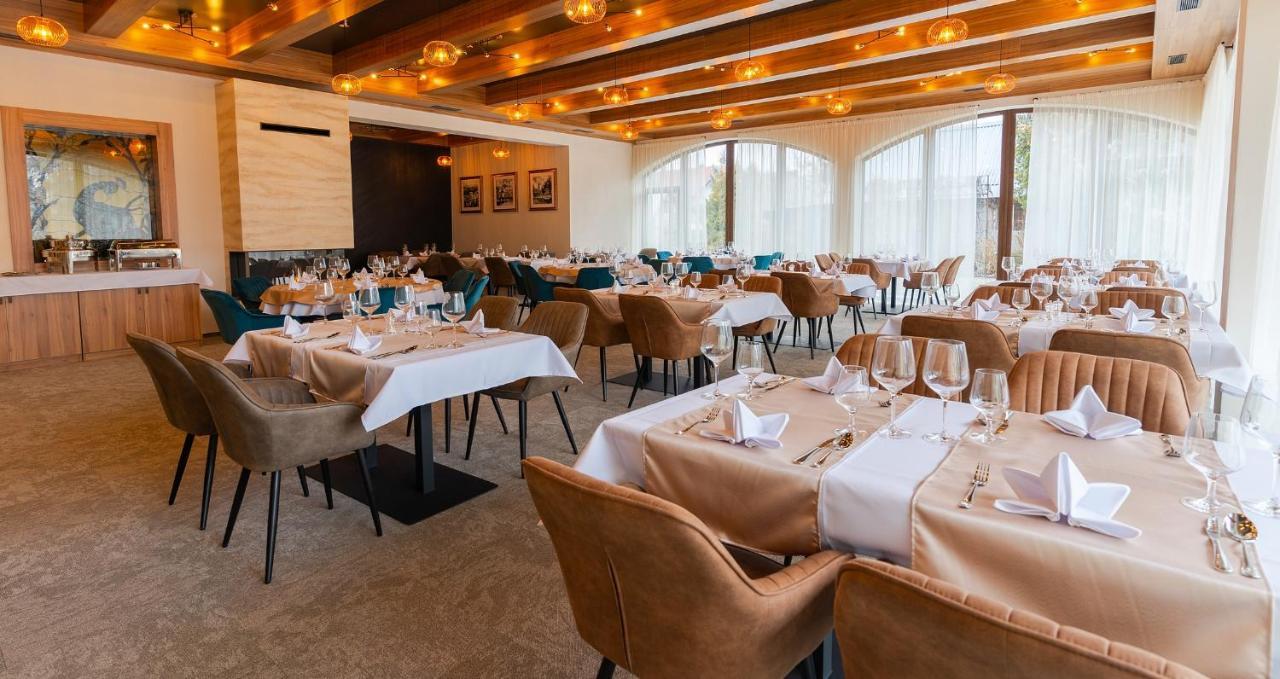Hotel Demaenova **** Liptovsky Mikulas Ngoại thất bức ảnh