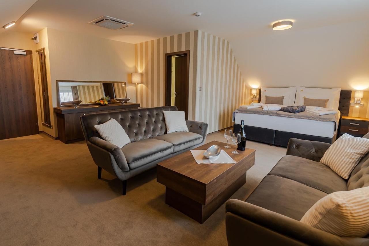 Hotel Demaenova **** Liptovsky Mikulas Ngoại thất bức ảnh