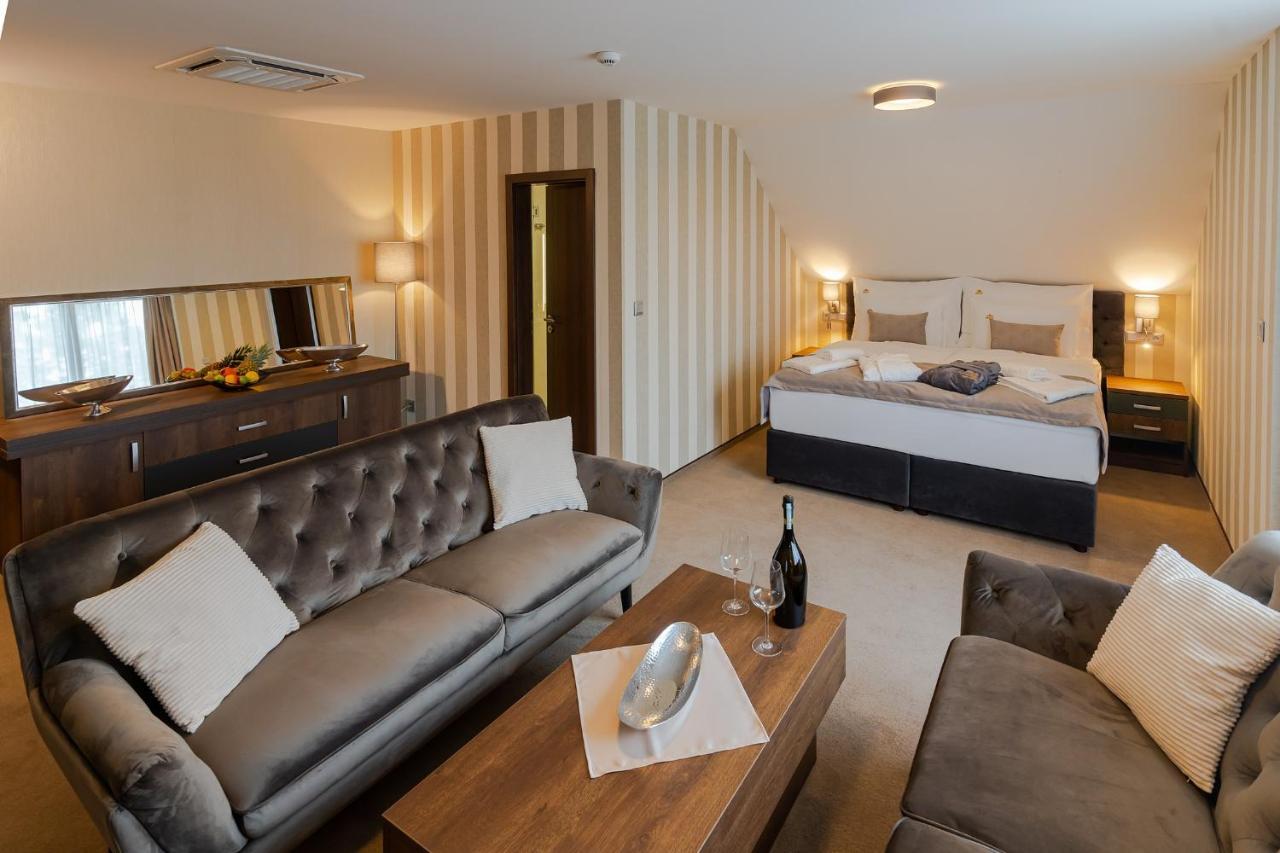Hotel Demaenova **** Liptovsky Mikulas Ngoại thất bức ảnh