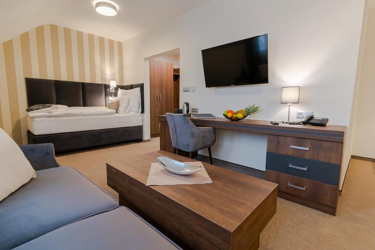 Hotel Demaenova **** Liptovsky Mikulas Ngoại thất bức ảnh