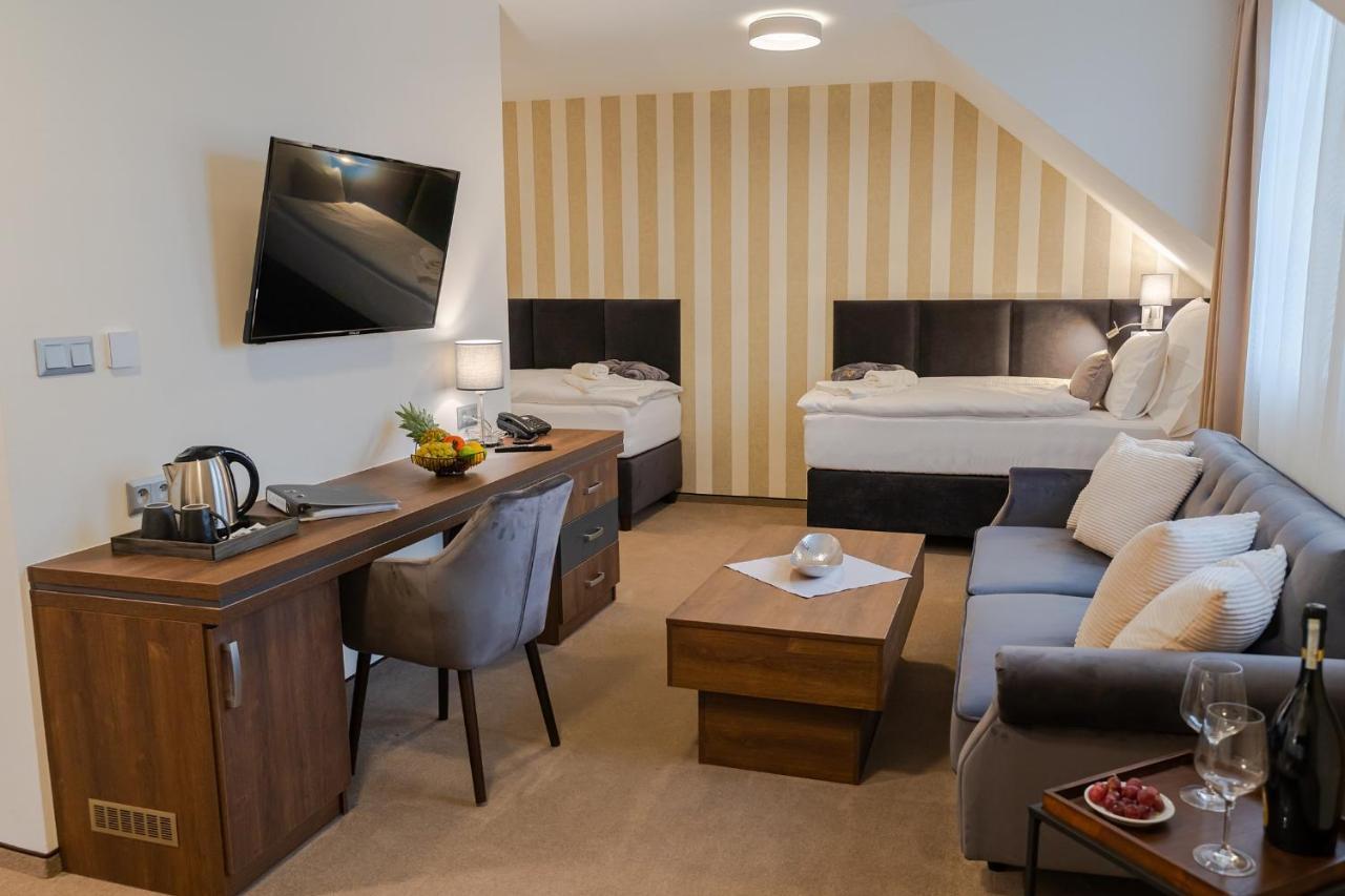 Hotel Demaenova **** Liptovsky Mikulas Ngoại thất bức ảnh