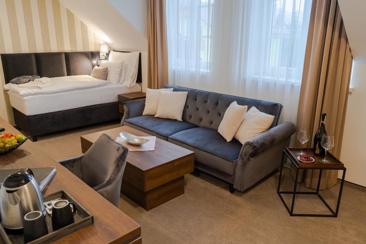 Hotel Demaenova **** Liptovsky Mikulas Ngoại thất bức ảnh