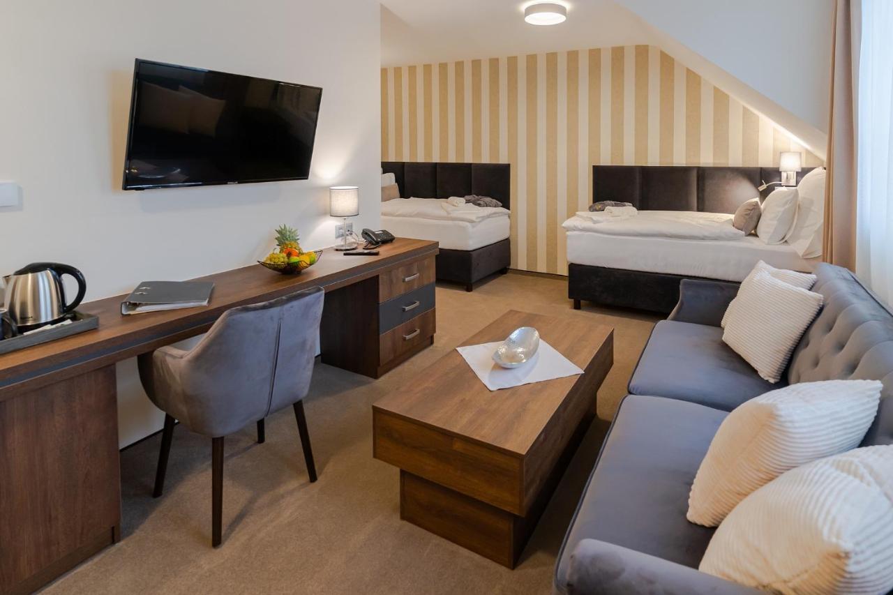 Hotel Demaenova **** Liptovsky Mikulas Ngoại thất bức ảnh