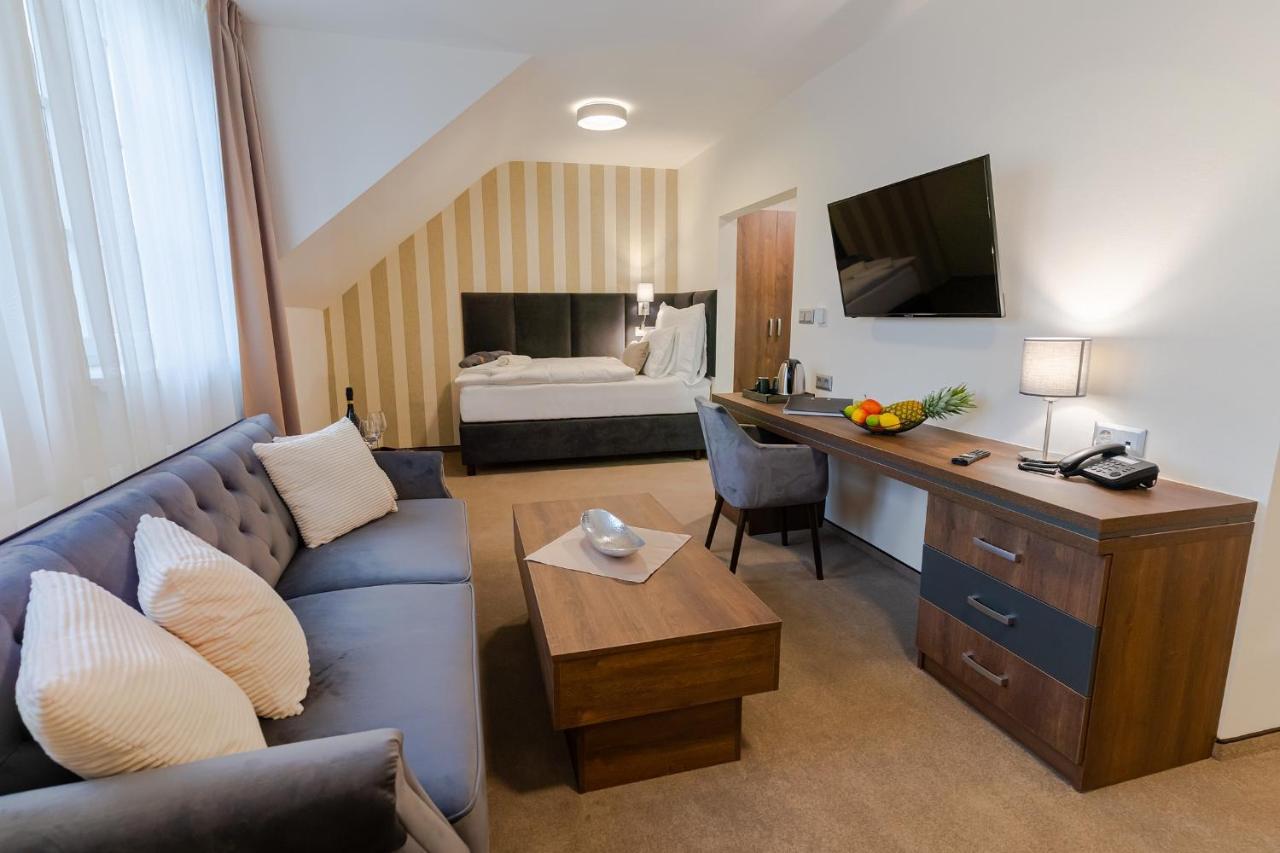 Hotel Demaenova **** Liptovsky Mikulas Ngoại thất bức ảnh