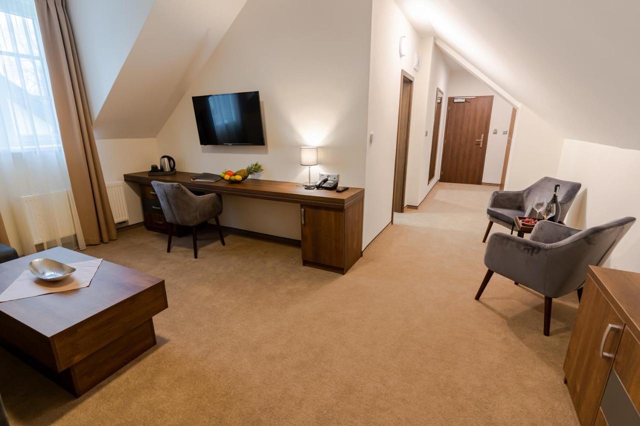 Hotel Demaenova **** Liptovsky Mikulas Ngoại thất bức ảnh