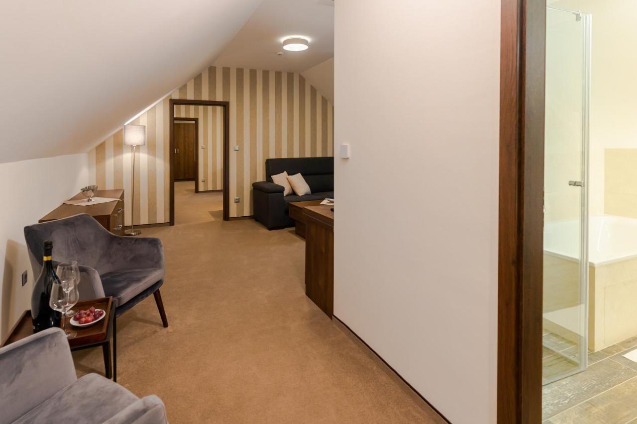 Hotel Demaenova **** Liptovsky Mikulas Ngoại thất bức ảnh