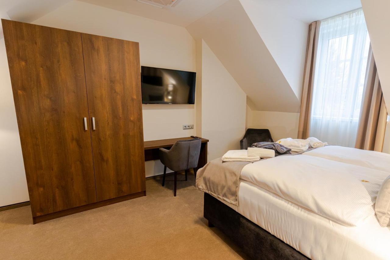 Hotel Demaenova **** Liptovsky Mikulas Ngoại thất bức ảnh