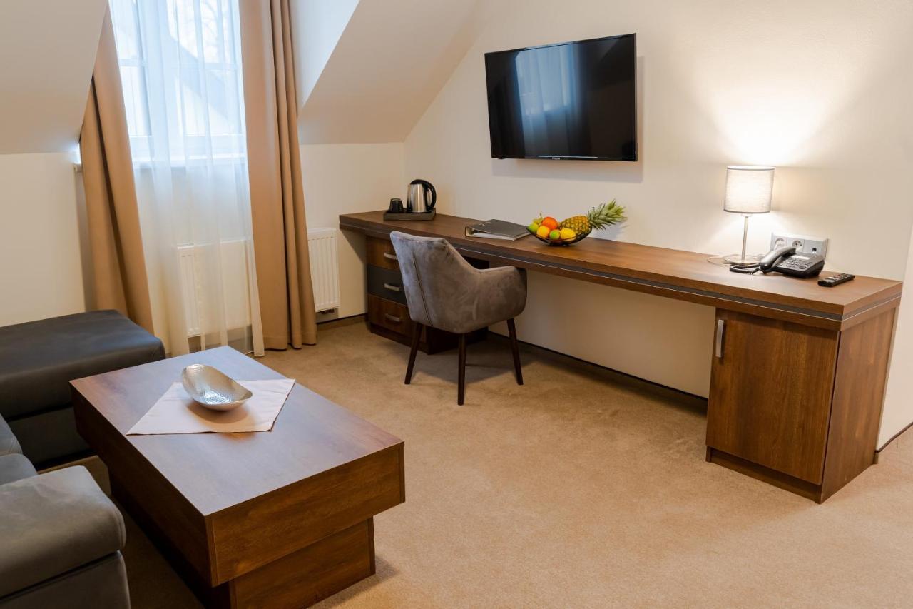 Hotel Demaenova **** Liptovsky Mikulas Ngoại thất bức ảnh